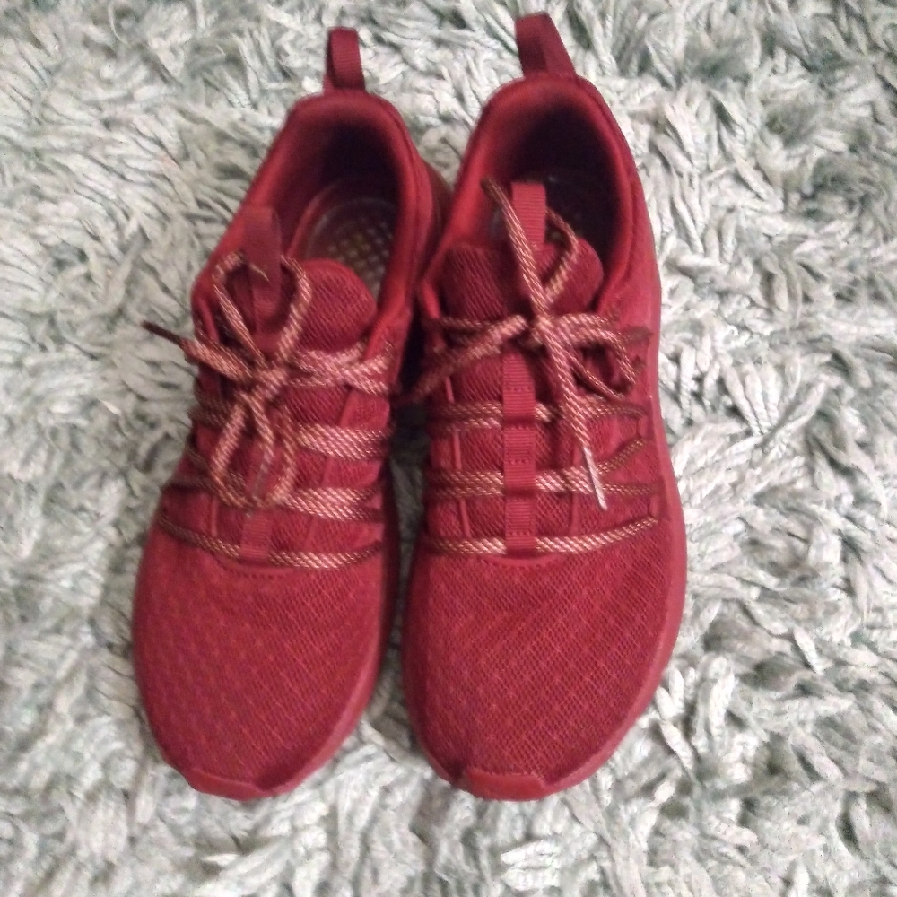 Women's Puma Burgundy Sneakers Size 9